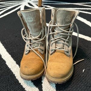 Two tones Timberland boots!!!